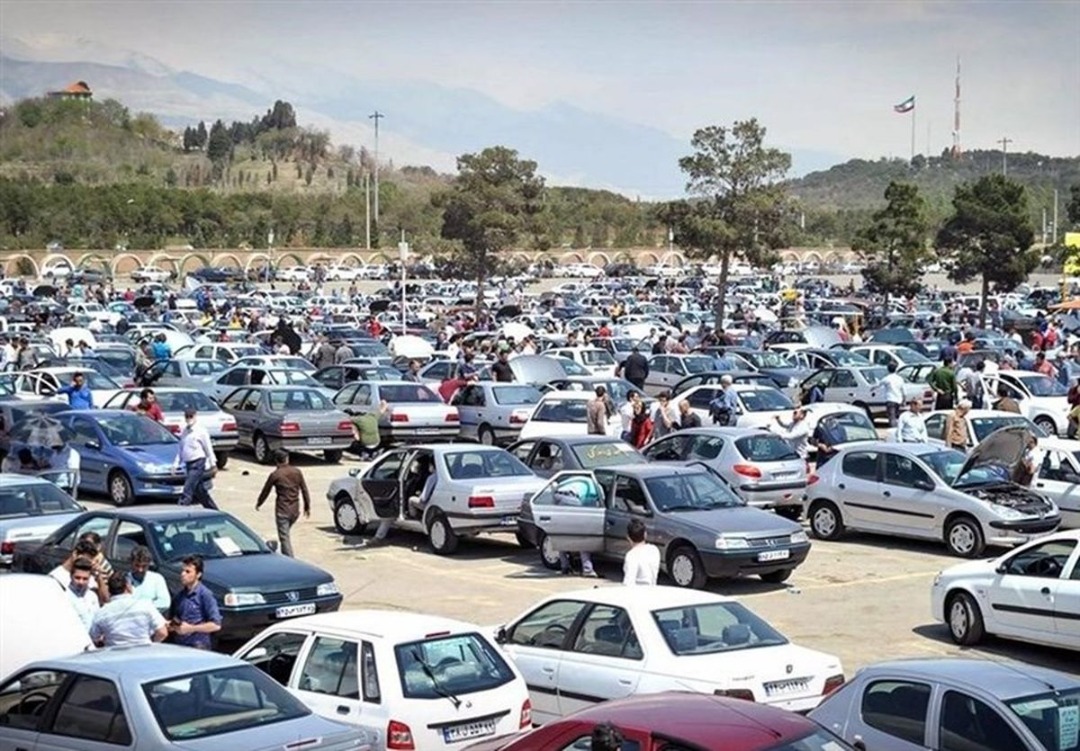 بازار خودرو گرفتار اختلافات میان وزارت صمت و بورس کالا در نحوه عرضه 